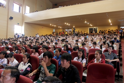 Hơn 600 học sinh lớp 12 tham gia buổi tư vấn