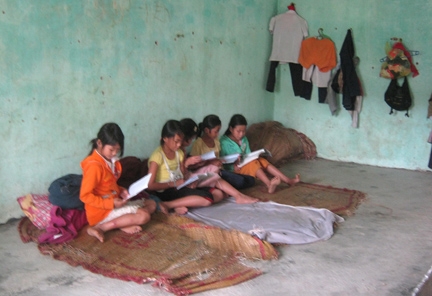 Căn phòng 15m2 này là nơi ở của 15 nữ sinh Trường tiểu học và THCS Trà Bùi (Trà Bồng).    