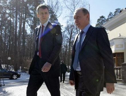 Tỷ phú Prokhorov (trái) trong một cuộc gặp với Thủ tướng Nga Vladimir Putin hồi tháng 4/2011.