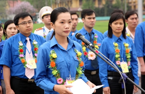 Đồng chí Nguyễn Kiều Diễm đọc diễn văn báo công lên Bác. Ảnh, gdtd.vn