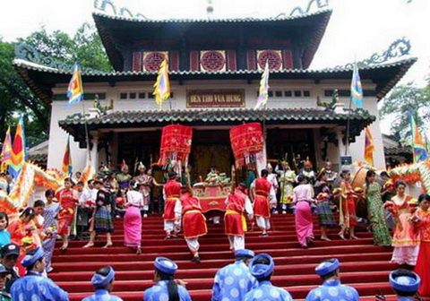 Lễ dâng hương tưởng nhớ các vua Hùng là hoạt động ý nghĩa hàng năm của những người con đất Việt luôn một lòng hướng về cội nguồn.