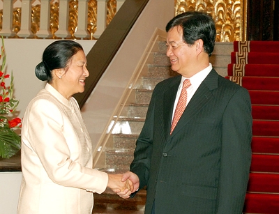 Thủ tướng Chính phủ Nguyễn Tấn Dũng và Chủ tịch Quốc hội Lào Pany Yathotu - Ảnh VGP/Nhật Bắc
