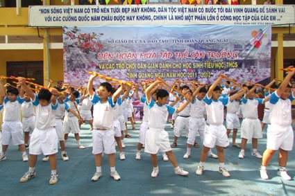 Một tiết mục múa tập thể được biểu diễn tại Liên hoan.