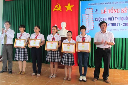 5 thí sinh có bài dự thi đạt giải nhất Cu1 tếộc thi Viết thư Quôc