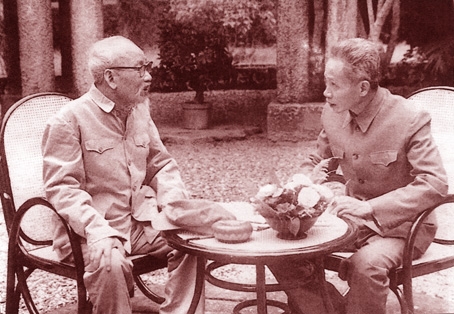 Chủ tịch Hồ Chí Minh và đồng chí Phạm Văn Đồng.                                                  Ảnh: TL