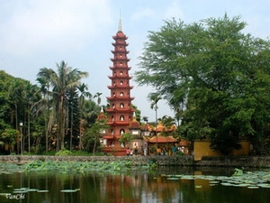   Tháp ở chùa Trấn Quốc.