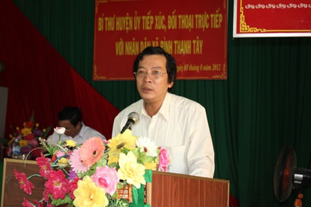 Đồng chí Đoàn Dụng- Bí thư huyện ủy Bình Sơn trả lời trực tiếp nhiều kiến nghị của bà con