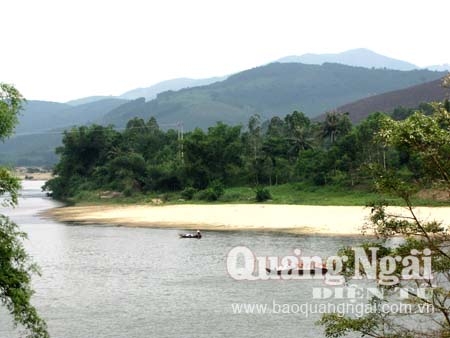 Một đoạn sông Vệ chảy qua Khánh Giang - Trường Lệ.