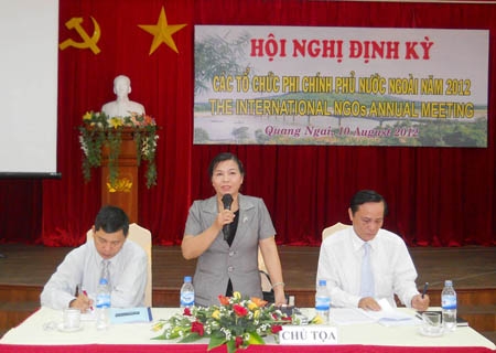 Phó Chủ tịch UBND tỉnh Đinh Thị Loan phát biểu tại hội nghị.