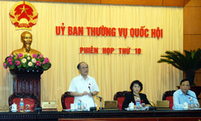 Chủ tịch Quốc hội Nguyễn Sinh Hùng phát biểu khai mạc phiên họp thứ 10 của UBTVQH. Ảnh: VGP/Thành Chung