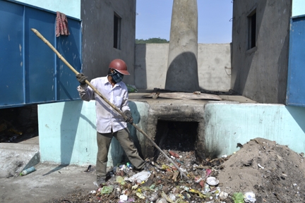 Lò xử lý rác thải của ông Trương Minh ở xã Đức Phong, Mộ Đức