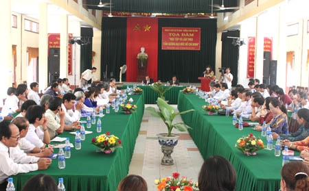 Cán bộ, đảng viên khối các cơ quan tỉnh tọa đàm về nội dung “Học tập và làm theo tấm gương đạo đức Hồ Chí Minh”.