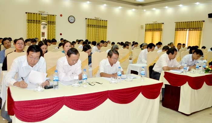 Các đại biểu tham gia hội nghị.