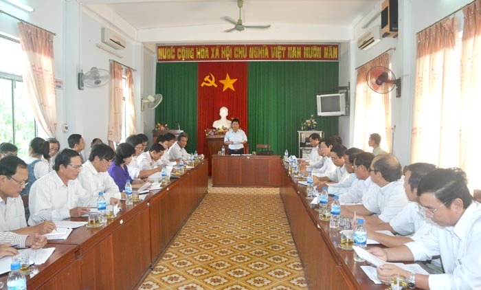 Phó Chủ tịch UBND tỉnh Lê Viết Chữ phát biểu tại cuộc họp.