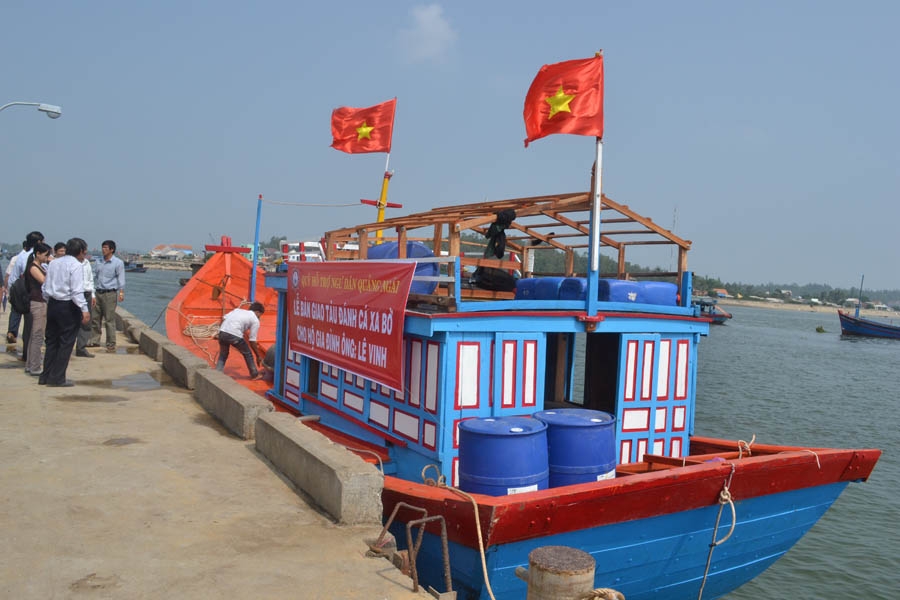 Tàu cá mới có công suất 260 CV do Quỹ  hỗ trợ ngư dân Quảng Ngãi đóng góp hỗ trợ cho gia đình ông Lê Vinh
