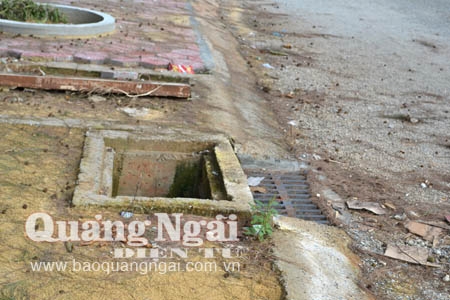  Nhiều cống thoát nước ở khu TĐC Đông Thuận không được lắp nắp gây nguy hiểm cho người dân