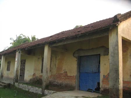 Trường mầm non ở thôn Hiền Lương rệu rã như ngôi nhà hoang.