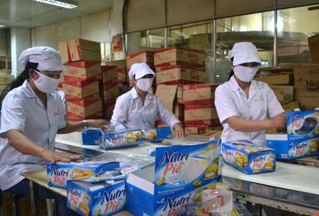 Nhà máy bánh kẹo Quảng Ngãi đang chuẩn bị hàng phục vụ dịp tết.