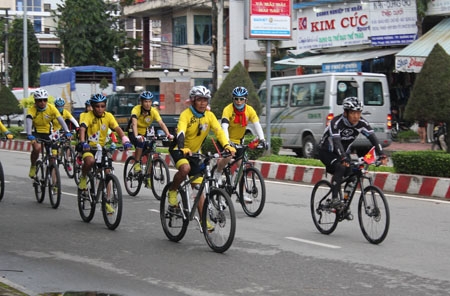 Đoàn diễu hành xe đạp đến với TP.Quảng Ngãi