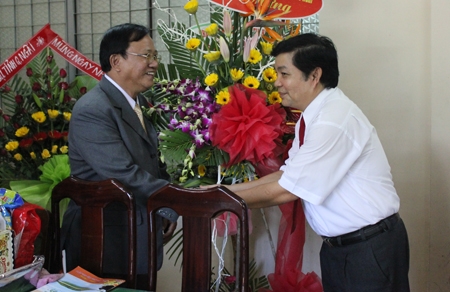 Đồng chí Phạm Thanh Hải- Trưởng Ban Tuyên giáo Tỉnh ủy chúc mừng Sở GD&ĐT