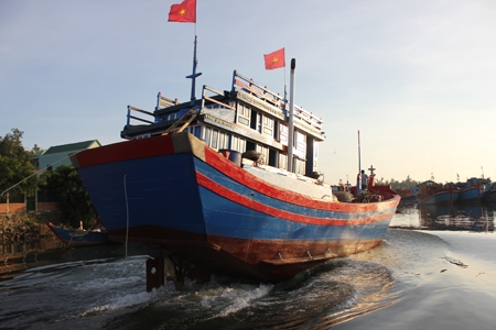 Tàu cá của ngư dân Võ Văn Tâm hạ thủy thành công
