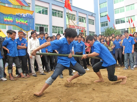 Các trò chơi dân gian được tổ chức nhân dịp kỷ niệm Ngày truyền thống HSSV hằng năm.