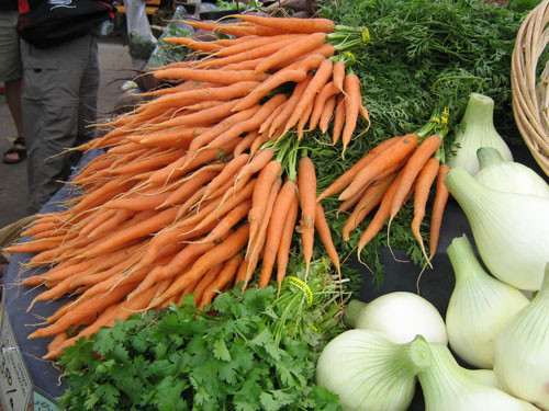  Cà rốt, rau cần rất tốt cho người bị viêm gan siêu vi B - Ảnh: C.T.V
