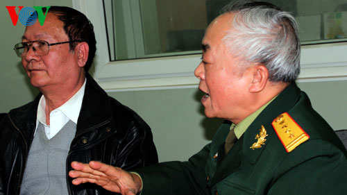  Đại tá Nghiêm Đình Tích  và Đại tá Vũ Tang Bồng trong buổi tọa đàm với Hệ VOV5 - ĐTNVN