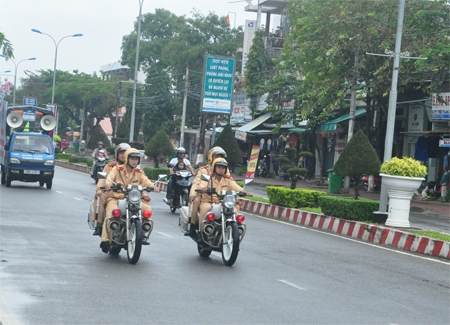 Lực lượng Cảnh sát giao thông thường xuyên tuần tra, kiểm soát trên đường, đảm bảo TTATGT cho người dân