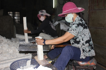 Hầu hết các lao động thời vụ tại các cơ sở sản xuất truyền thống đều là lao động nữ