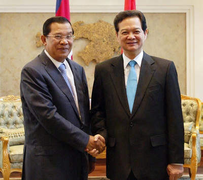  Thủ tướng Nguyễn Tấn Dũng và Thủ tướng Campuchia Hun Sen trong cuộc hội kiến sáng 12/3 - Ảnh: VGP/Nhật Bắc