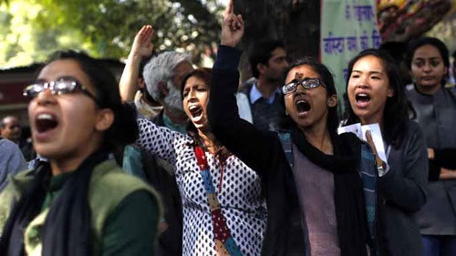 Phụ nữ Ấn Độ biểu tình chống nạn cưỡng hiếp ở New Delhi hồi tháng 2.