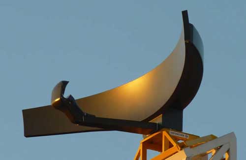 Với radar  Coast Watcher 100 thì giới hạn đường chân trời đã bị loại bỏ do sóng truyền từ ăng ten có khả năng truyền đi theo chiều cong của trái đất.