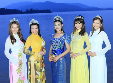 Đoàn Hoa hậu đến Hội An để khảo sát và quảng bá cho cuộc thi