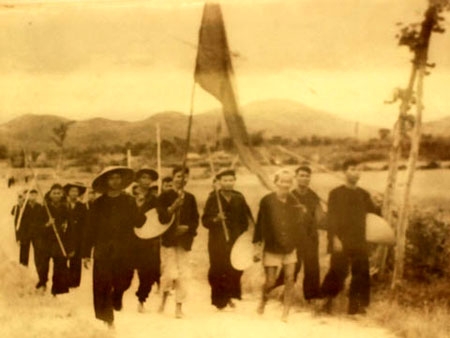 Nhân dân huyện Ba Tơ tham gia đánh chiếm đồn Ba Tơ ngày 11/3/1945.