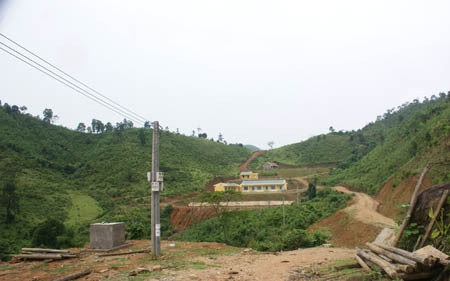 Khu TĐC đồi Mang Po, xã Sơn Ba sau 4 năm thực hiện vẫn chưa hoàn thành và tiềm ẩn nguy cơ “trắng” dân vào ở.