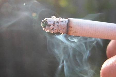 Luật phòng chống tác hại thuốc lá sẽ ngăn chặn tình trạng trẻ em dưới 18 tuổi sử dụng thuốc lá?
