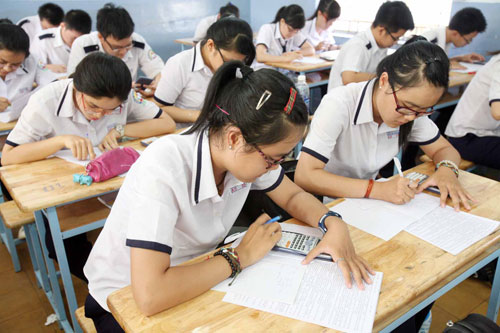 Học sinh lớp 12 Trường THPT Bùi Thị Xuân (TP.HCM) ôn tập chuẩn bị thi tốt nghiệp - Ảnh: Đào Ngọc Thạch