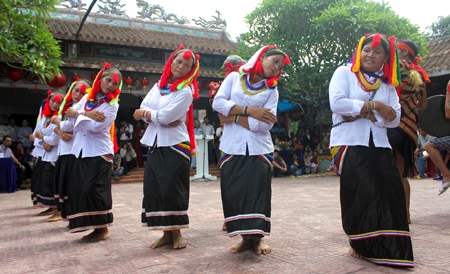 Múa Cadháu truyền thống của dân tộc Cor