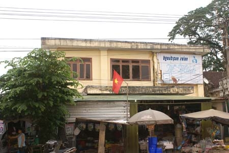 Thực trạng Cửa hàng thương mại Sơn Hà của Cty CP TNXP tại thị trấn Di Lăng.            Ảnh: T.N