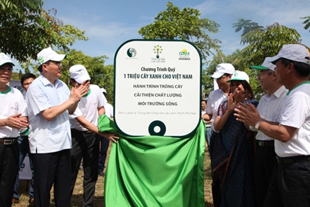  Phó Thủ tướng Nguyễn Thiện Nhân tham dự Chương trình gây quỹ trồng 1 triệu cây xanh cho Việt Nam. Ảnh: VGP/Từ Lương
