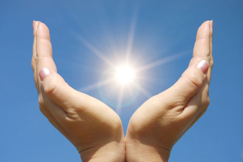  Hãy dành 20 phút dưới ánh sáng mặt trời để ngăn được nhiều bệnh tật - Ảnh: Shutterstock