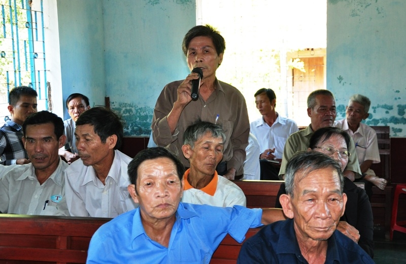 Cử tri xã Tịnh Ấn Đông kiến nghị với Đoàn đại biểu Quốc hội