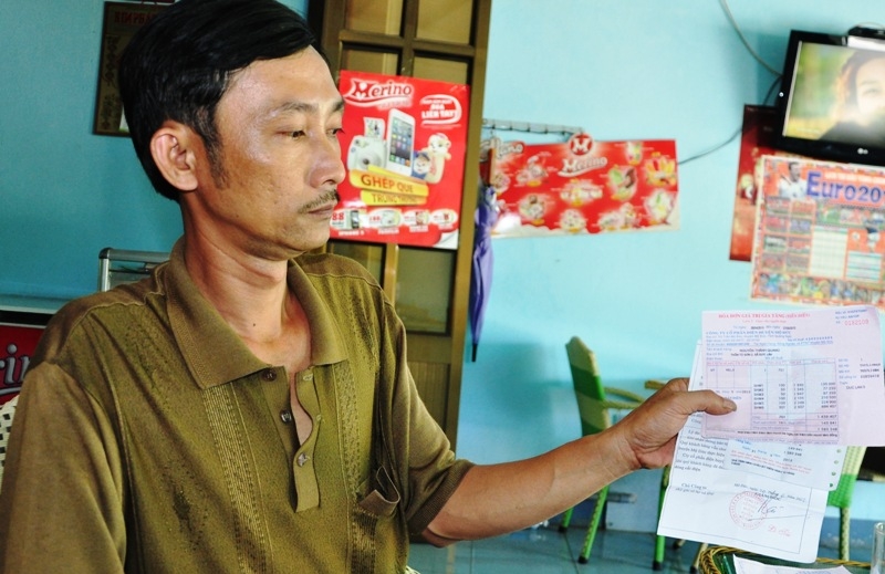 Ông Nguyễn Thành Quang ở thôn Tú Sơn 2 xã Đức Lân bất ngờ với số tiền điện tháng 5 tăng đột biến.