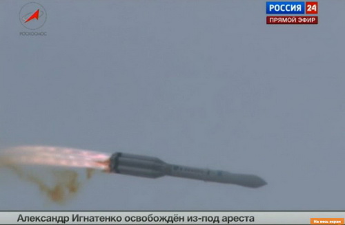  Tên lửa Proton-M rơi xuống đất sau khi rời bệ phóng tại sân bay vũ trụ Baikonur - Ảnh chụp màn hình