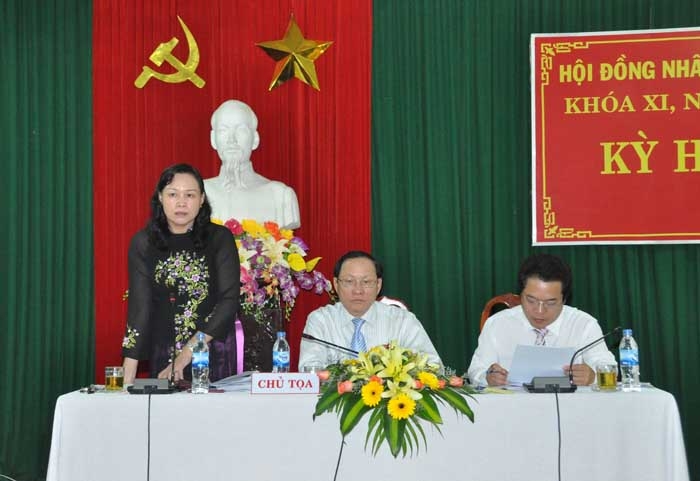 Bà Trương Thị Xuân Hồng- Phó Chủ tịch HĐND tỉnh phát biểu tại phiên chất vấn.