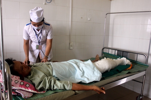 Trước khi cứu sống bệnh nhi Chung, kíp mổ của bác sĩ Lê Văn Thiêu đã cứu sống bệnh nhân Nguyễn Hiệp và được Chủ tịch UBND tỉnh khen thưởng