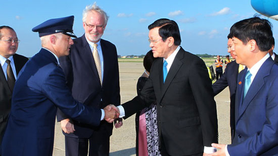 Đại diện Bộ Ngoại giao Hoa Kỳ đón Chủ tịch nước Trương Tấn Sang
