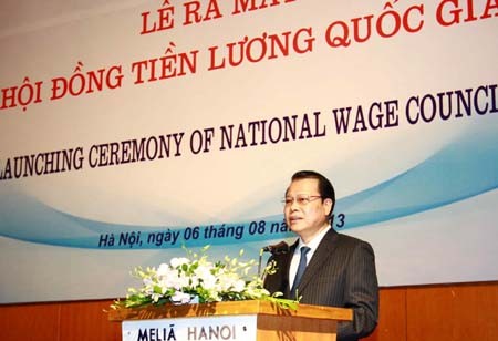 Phó Thủ tướng Vũ Văn Ninh nhấn mạnh yêu cầu các thành viên Hội đồng Tiền lương Quốc gia cần phối hợp chặt chẽ nhằm thực hiện tốt nhiệm vụ Chính phủ, Thủ tướng Chính phủ giao. Ảnh: VGP/Thành Chung
