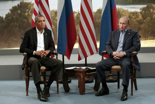 Hai Tổng thống Mỹ và Nga gặp nhau tại Hội nghị G-8 ở Bắc Ireland ngày 17/6. (Ảnh: Reuters)